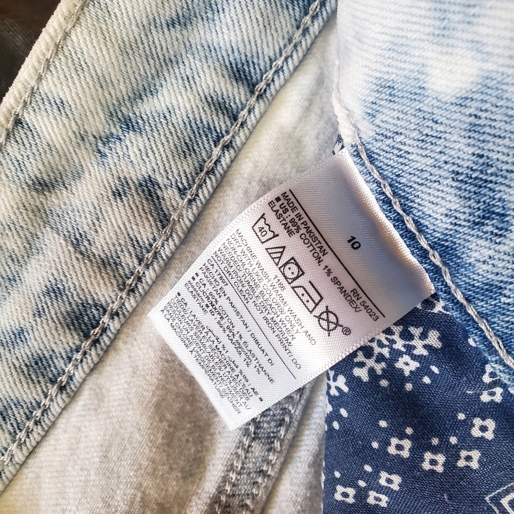 Old Navy Jean Shorts - Picture 4 of 4